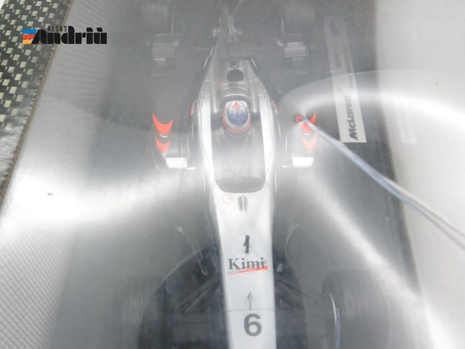 McLaren MP4/17D 2003 Kimi Raikkonen 1:18 Hotwheels - Immagine 3 di 4