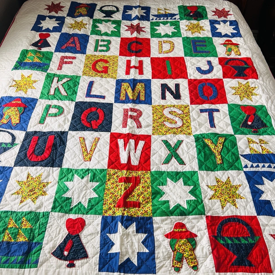 Сэмплер для лоскутного одеяла ручной вышивки алфавит — 62 x 82 дюйма — буквы, звезды и аппликация - Изображение 4 из 4