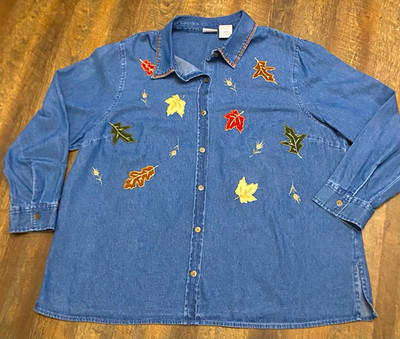 Vintage White Stag Women s Blue Denim Collared Leaf Embroidered Shirt