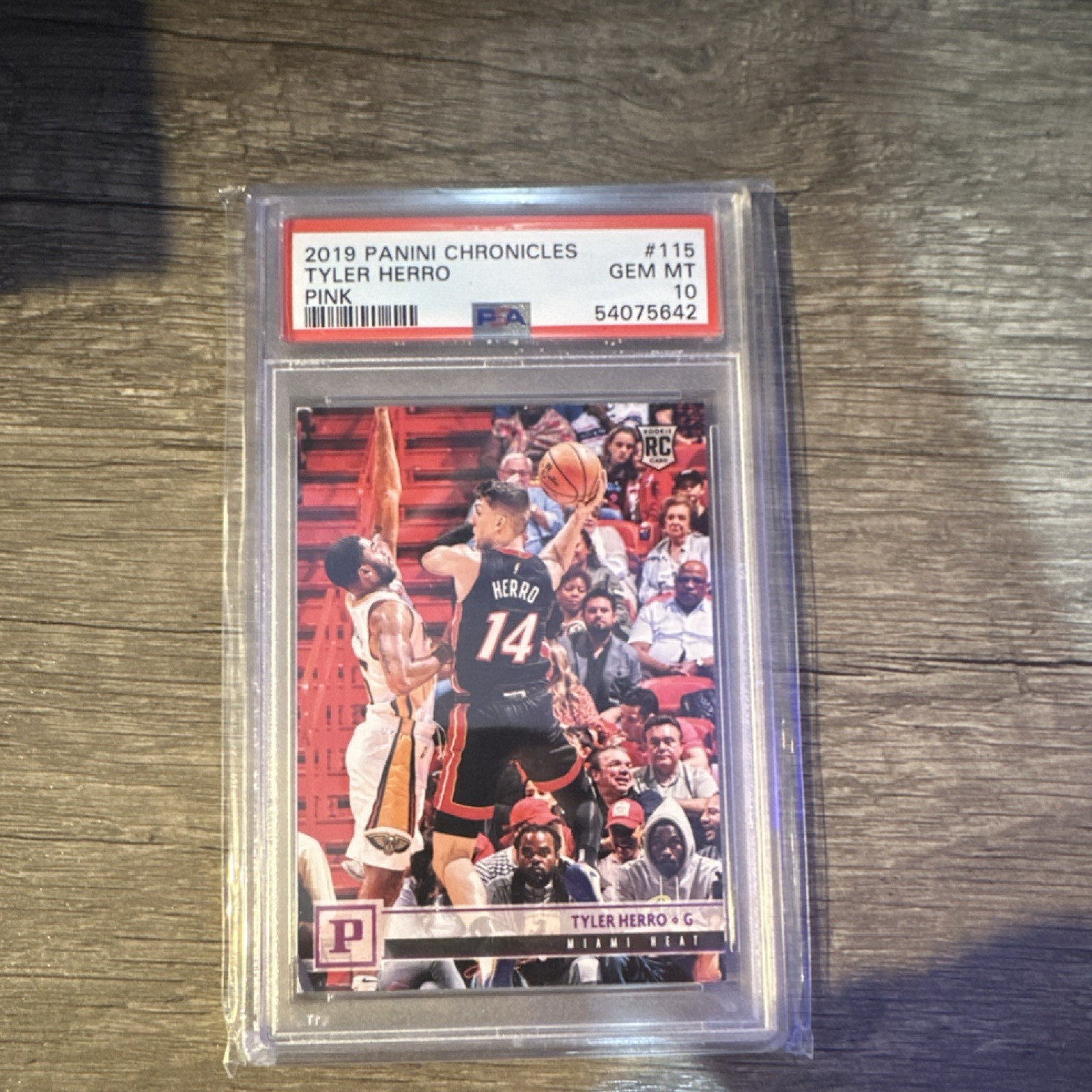 2019 Panini PANINI CHRONICLES PINK #115 Tyler Herro front
