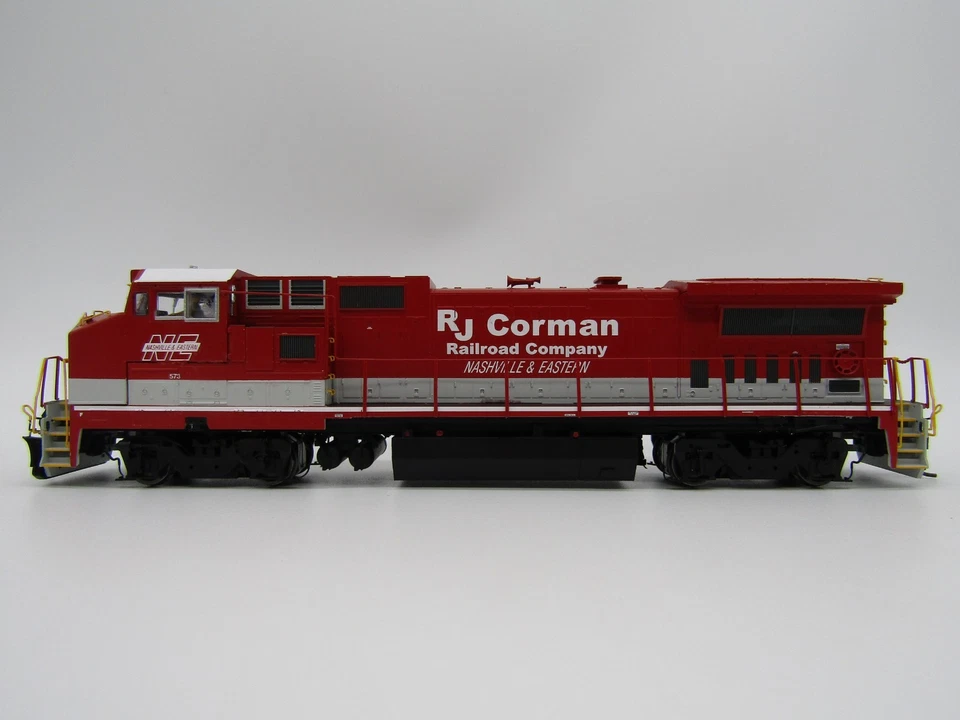 Atlas HO GE Dash 8-40BW Locomotive - NERR (RJ Corman) 573 - Image 2 of 4