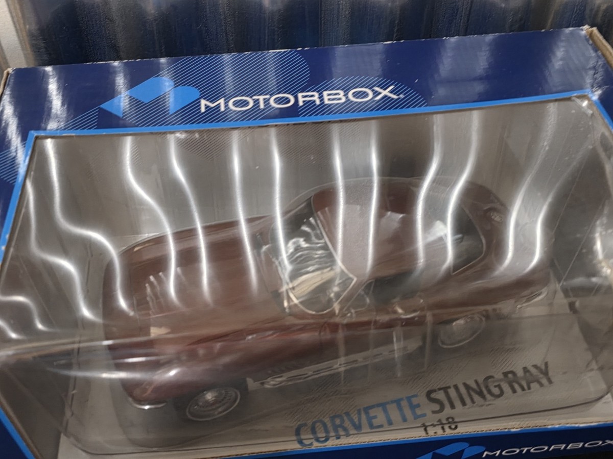 Exoto Motorbox 1967 Chevrolet Corvette Stingray 1:18 Scale Diecast