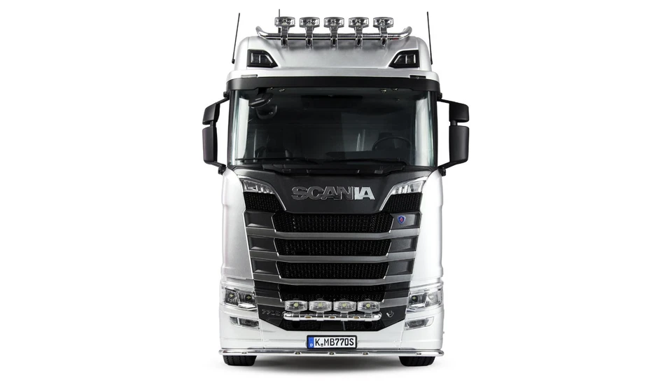Scania 770S RC Zugmaschine 6x6, RTR, Silber Met. Licht, Sound von AMEWI - Bild 4 von 4