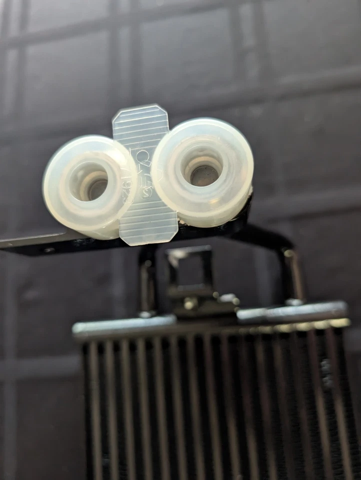 Jeep Grand Cherokee 2021-2023 transmisión enfriador de aceite Mopar OEM 68596420AA Foto 2 de 4