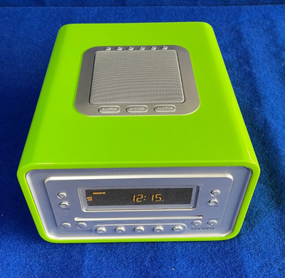 KUNSTRADIO SOUNDWÜRFEL AUS HOLZ AUSSTELLUNG MÖBEL FARBE GRÜN