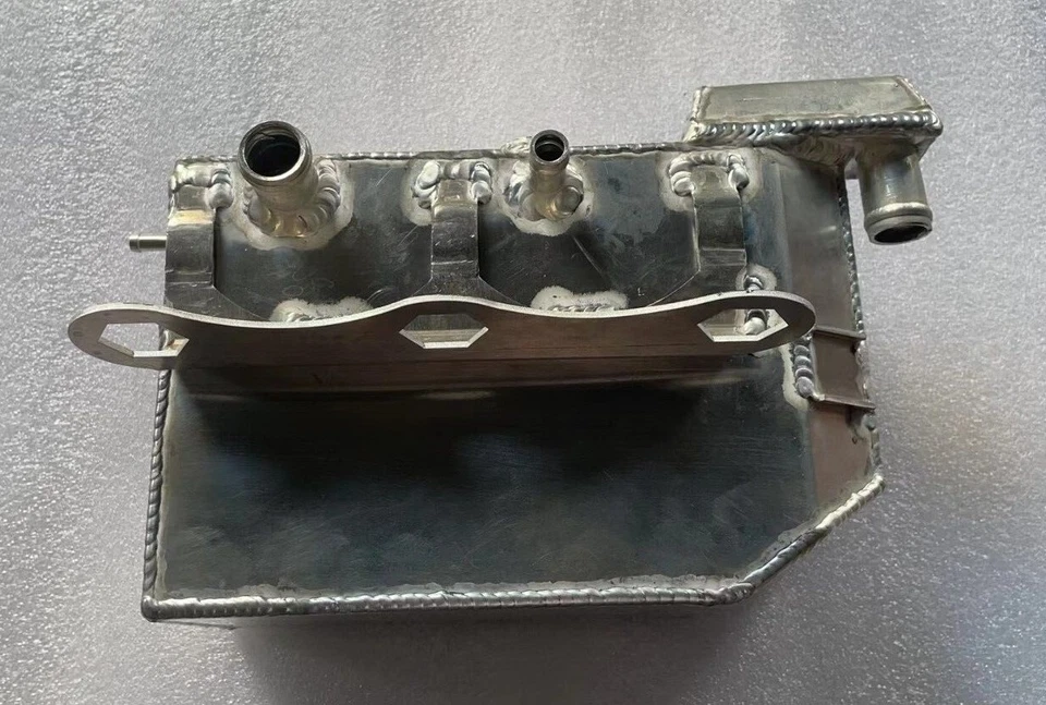 DEPÓSITO DE TANQUE DE EXPANSIÓN DE ALUMINIO PARA Lancia Beta 1973-1982 Foto 3 de 4