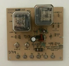 Carrier 302075-352 Furnace Control Circuit Board used #D719