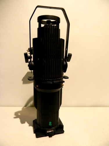 Altman Shakespeare S6 40° Stage Light 120V Ellipsoidal Light W/ Gel Frame & Lamp - Picture 3 of 5