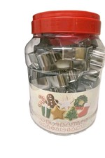 WILTON HANDMADE HOLIDAY BAKING COOKIE CUTTER SET - 40 CUTTERS