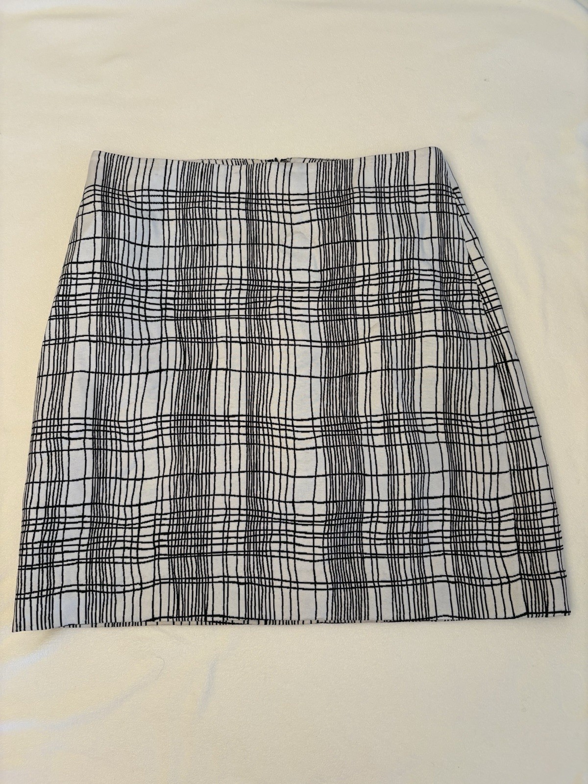 Loft Skirt Size 2 Short Black/White Plaid Lined Side Zip Pencil.