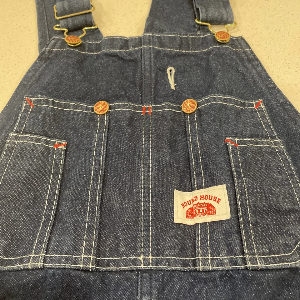 Mono con tirantes de mezclilla lavado oscuro estilo carpintero vintage Round House para hombre talla 32x32 Foto 3 de 4