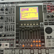 Roland MC-909 Music Sampler Sampling Groovebox Drum machine synthesizer akai