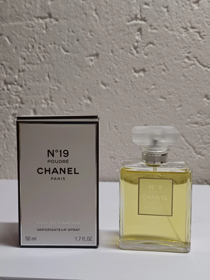 CHANEL No 19 Poudre Eau de Parfum 50 Ml