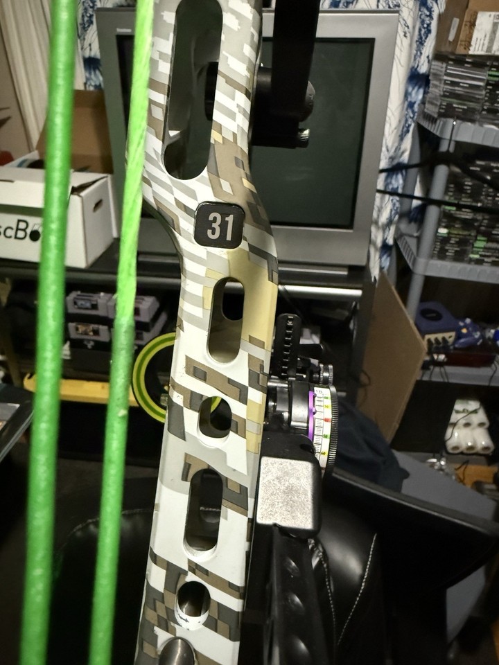 Mathews V3 31 Compound Bow RH 60#28-1/2 Draw Length Ready To Hunt! | eBay