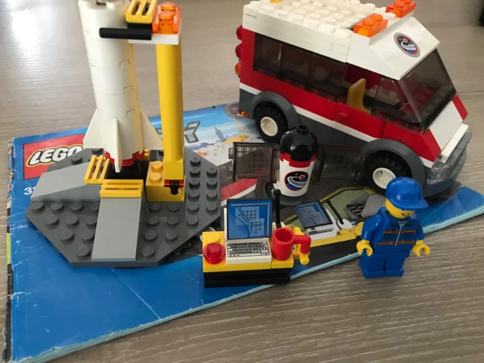LEGO City 3366 Satellite Launch Pad, photo 2 sur 3