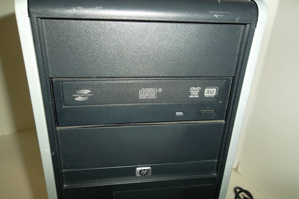 DVD±RW NK124UC Intel dc7900 CMT Intel Core 2 Duo E8400 3,0 GHz 4 GB 250 GB LightScribe Foto 3 de 4