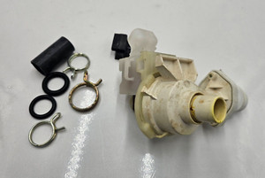 Laugenpumpe Ablaufpumpe mit Pumpenstutzen Geschirrspüler Bosch Siemens 00264981