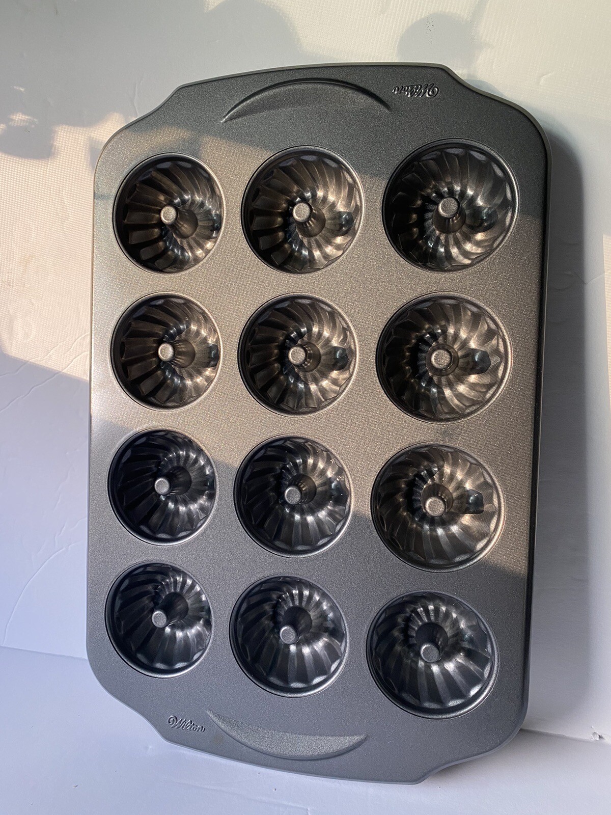 WILTON MINI BUNDT CAKE PAN NON STICK 12 INDIVIDUAL eBay