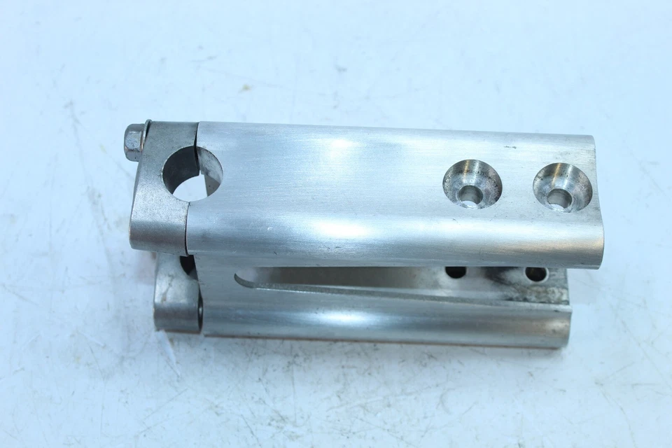 07-13 YAMAHA VENTURE LITE OEM ELEVADOR DE MANILLAR 8GJ-2381B-00-00 Foto 3 de 4