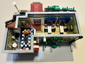 Lego Parisian Restaurant 10243 Modular Building Creator 100% Complete Set Toy