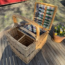 Wicker Picnic Basket 2 Wine Bottle Holders Compartments Gingham Lined Hamper