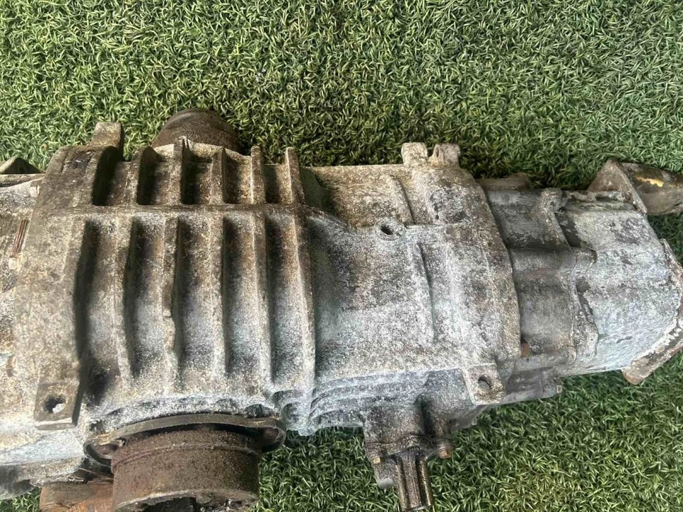 VW Transporter III Dose (05.79-12.92) Getriebe 091301107C - Image 3 of 4