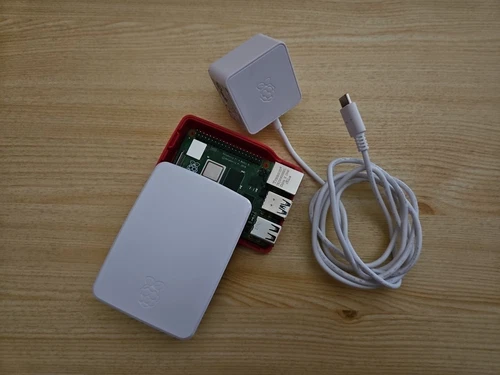 Raspberry Pi 4 Model B (4GB RAM) inkl. Gehäuse, Netzteil und 8GB SD Karte