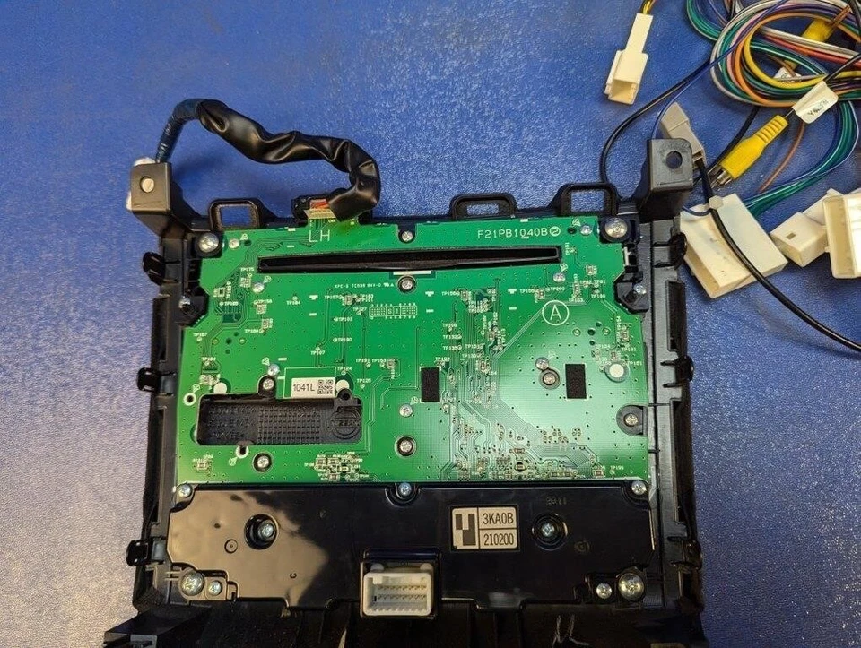 2017 Nissan Pathfinder Radio Face Plate OEM (F21PB1040B) - Image 2 of 2