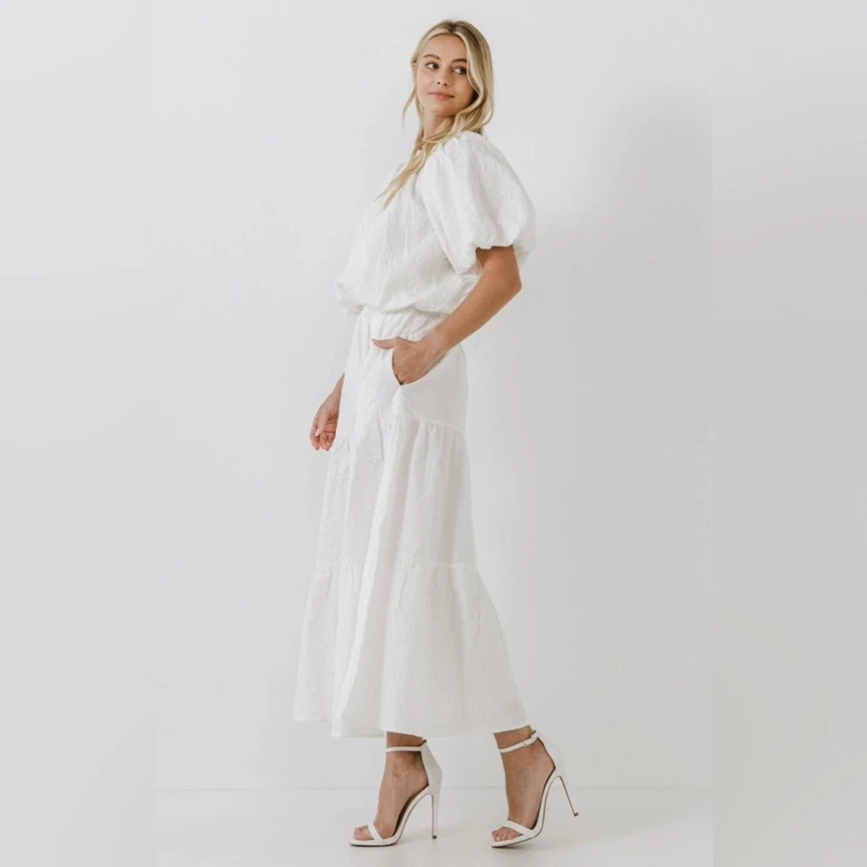 Falda midi blanca con textura floral rosa sin fin talla mediana nueva con etiquetas Foto 3 de 4