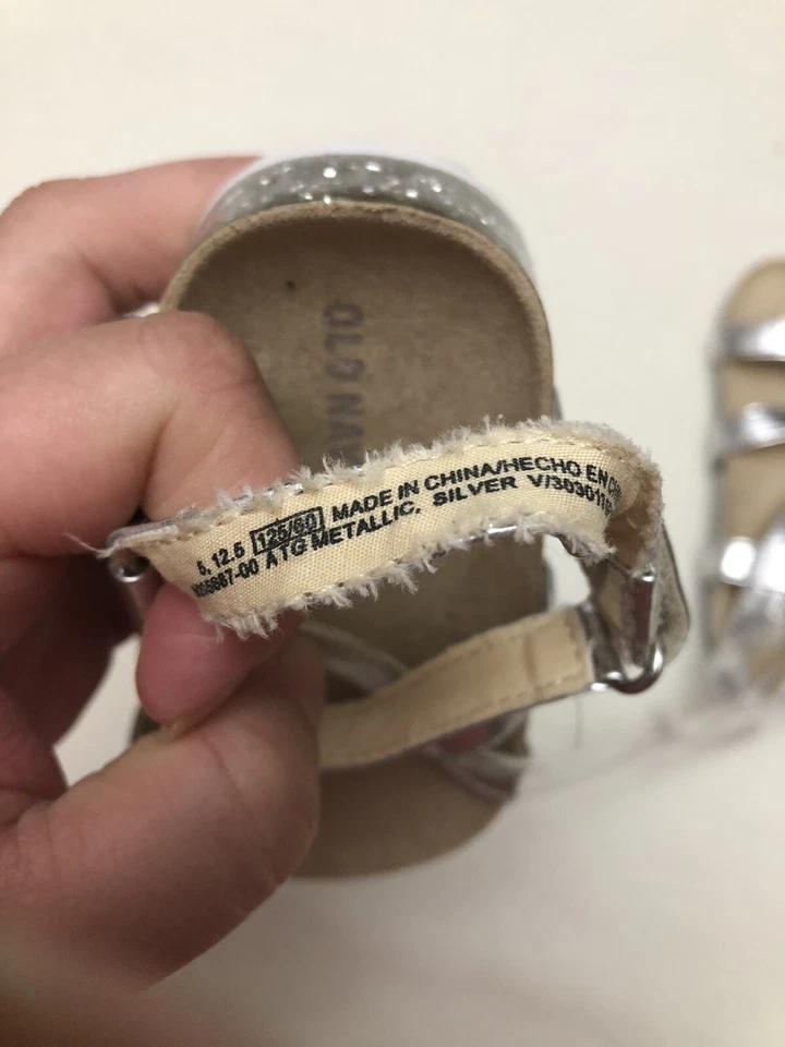 Old Navy girls Silver Strappy sandals size 5 NWOT - Image 4 of 4