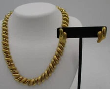 Vtg Napier Domed Link Gold tone brushed shiny link necklace Collar Earrings Set