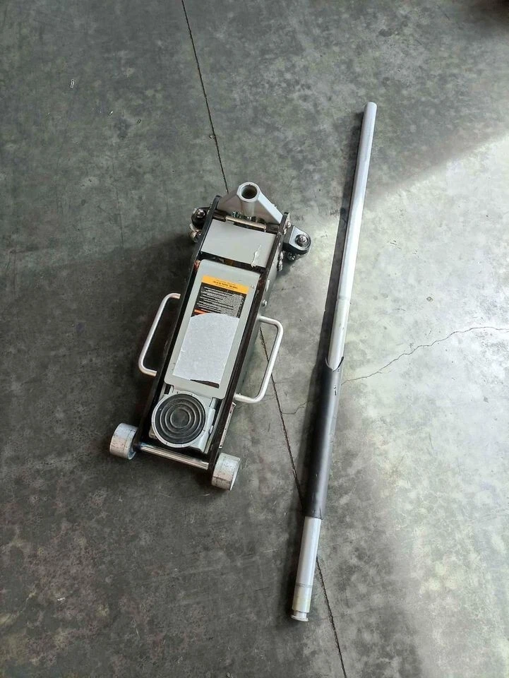 Torin - 2 1/2 T Aluminio/Acero Jack Foto 2 de 2