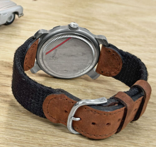 Victorinox SWISS ARMY Ascent 36077 Vintage 1990er Edelstahl Leder 37mm Uhr - Bild 3 von 4