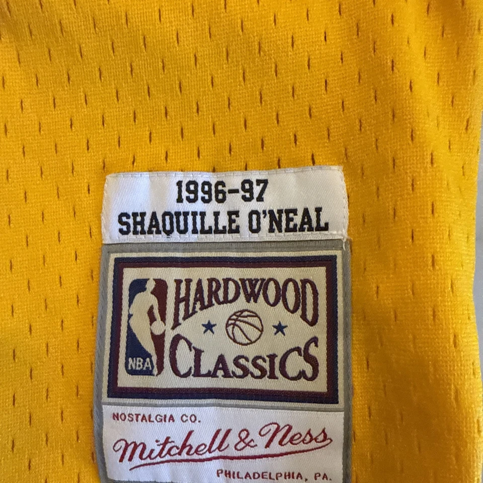Los Angeles Lakers Shaquille O'Neal Mitchell N Ness NBA Swingman 1996-97 Jersey - Image 4 of 4