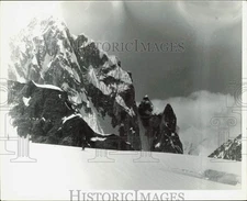 Press Photo Ski Slopes at 6000 Feet in Snowy Mountains - lrb20563