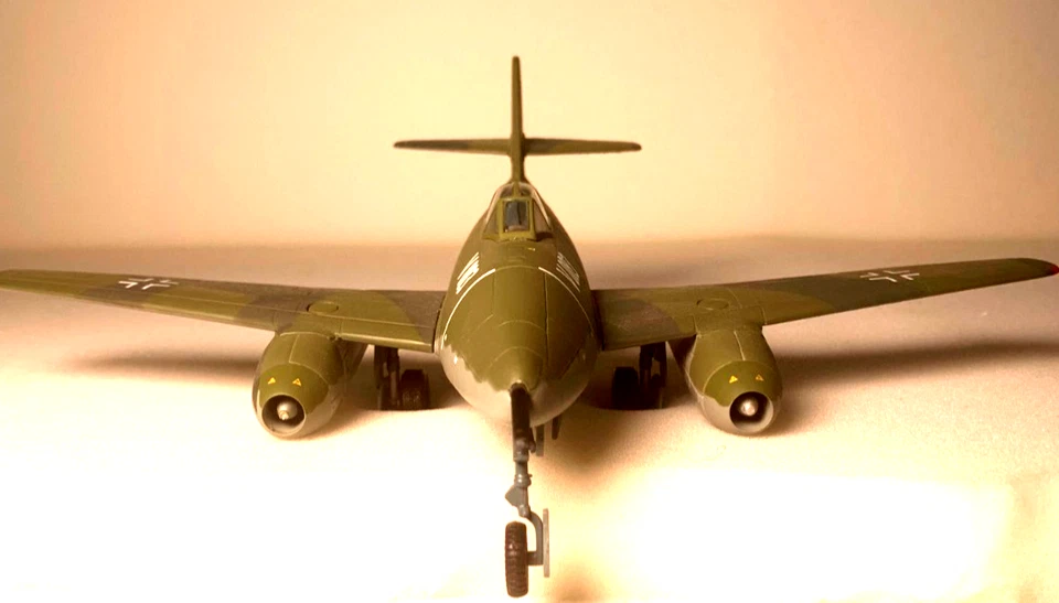 Franklin Mint ME 262 Messerschmitt Luftwaffe. 1:48 Scale 1:48 INV# 2787. S3-3 - Image 2 of 4