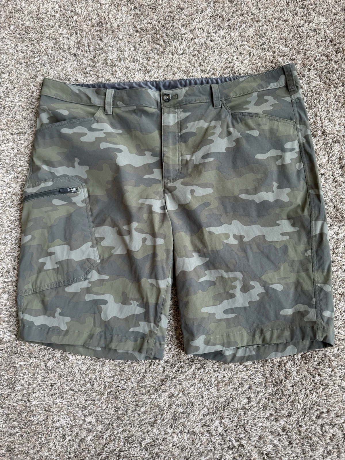 Eddie Bauer Men’s Rainier Shorts 42 Camouflage Outdoor Hiking Cargo