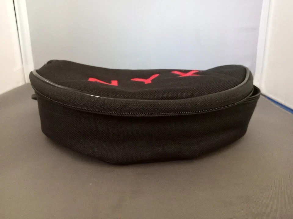 Estuche para gafas de sol NYX Golf negro - SOLO ESTUCHE - Viene con inserciones Foto 2 de 4