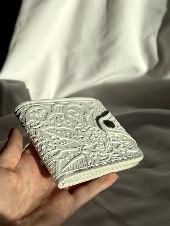 Cartera para mujer de cuero genuino hecha a mano - blanca - calidad premium Foto 2 de 4