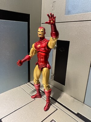 Marvel Universe 3.75 Series 1 021 Iron Man (Classic Gold Armor)