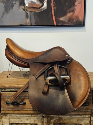 Antarès SC Jumping Saddle 17  2A Semi-Deep Seat