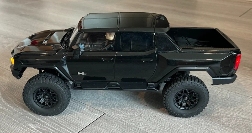 FMS 1:18 FCX18 Hummer EV Pickup Truck RTR Slightly Used Excellent Condition F01 - Image 2 of 4