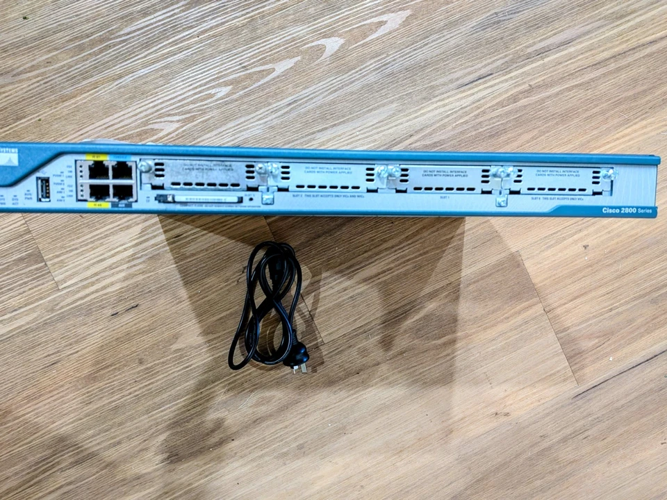 CISCO 2801 V06 INTEGRATED SERVICES ROUTER 4MB CF 4 slots, IP BASE network- - Image 2 of 4