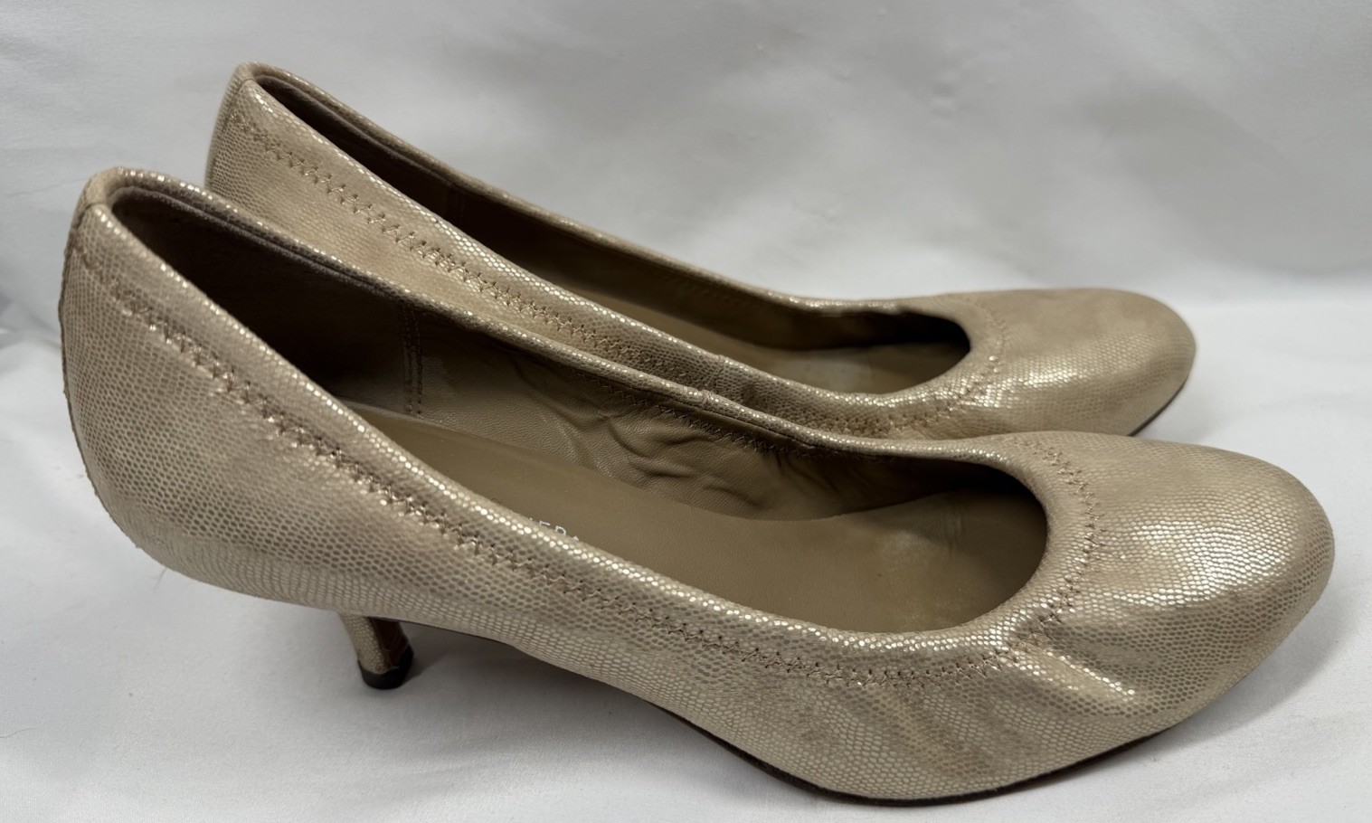 Donald J Pliner Gold Kitten Heels Size 9