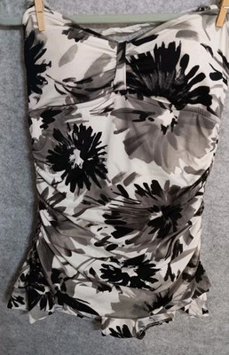 Maternity Halter Style Size 12 One Piece Ruffle BottomSwimsuit Clean EUC 