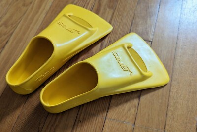 FINIS Zoomers Gold Swim Fins Size: Women's 6.5-8, Men's 5.5-7, Euro 37-39 - New!