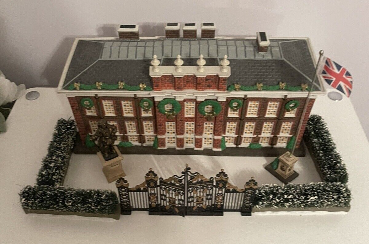 Dept 56 Dickens Village Series “Kensington Palace” 58309 Holiday