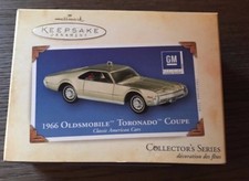 NIB 2004 HALLMARK 1966 OLDSMOBILE TORONADO COUPE DIE-CAST CHRISTMAS ORNAMENT NEW