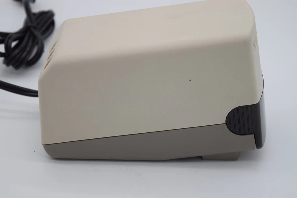 Afiador de lápis elétrico vintage BOSTON modelo 19 fabricado nos EUA testado e funcionando - Imagem 3 de 4