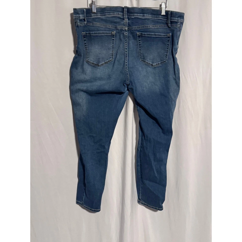 Pantalones de mezclilla de maternidad Liz Lange talla grande Foto 4 de 4